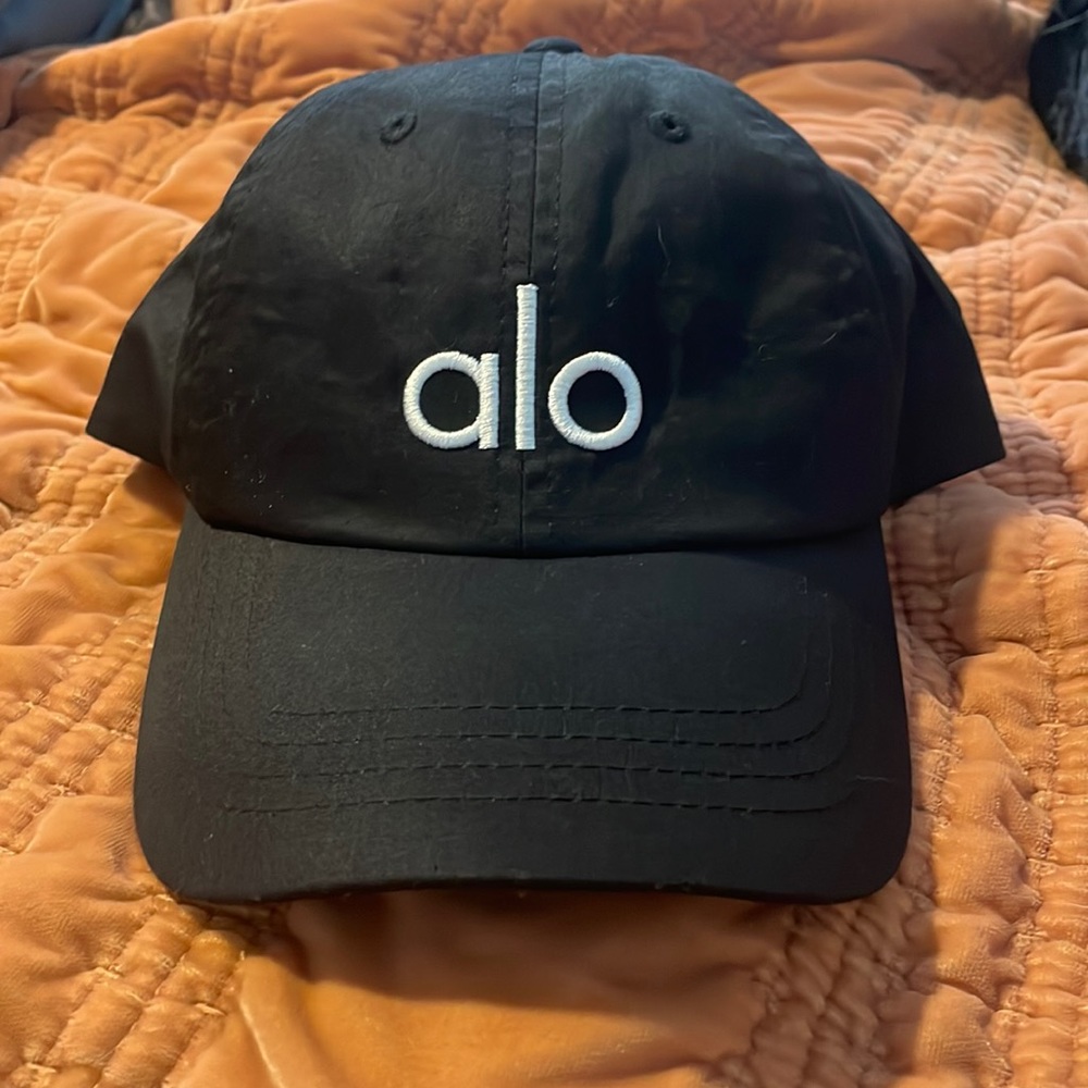 Alo Yoga dad hat - black